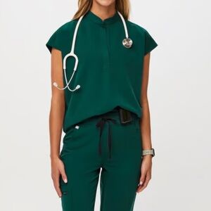 FIGS Top & Pants Scrubs Women’s XS Rafaela Top + XS Kade Bottoms in Hunter Green